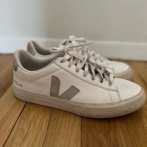 Women’s Veja campo size 10